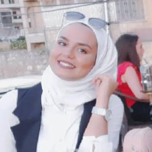 سنا قدسي سؤولة التواصل و العلاقات العامة